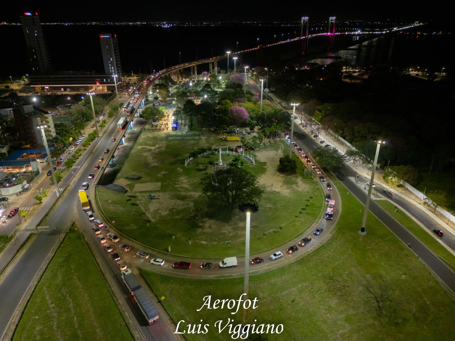 Acceso al puente Gral Belgrano que une Corrientes (capital) con Resistencia (Chaco)